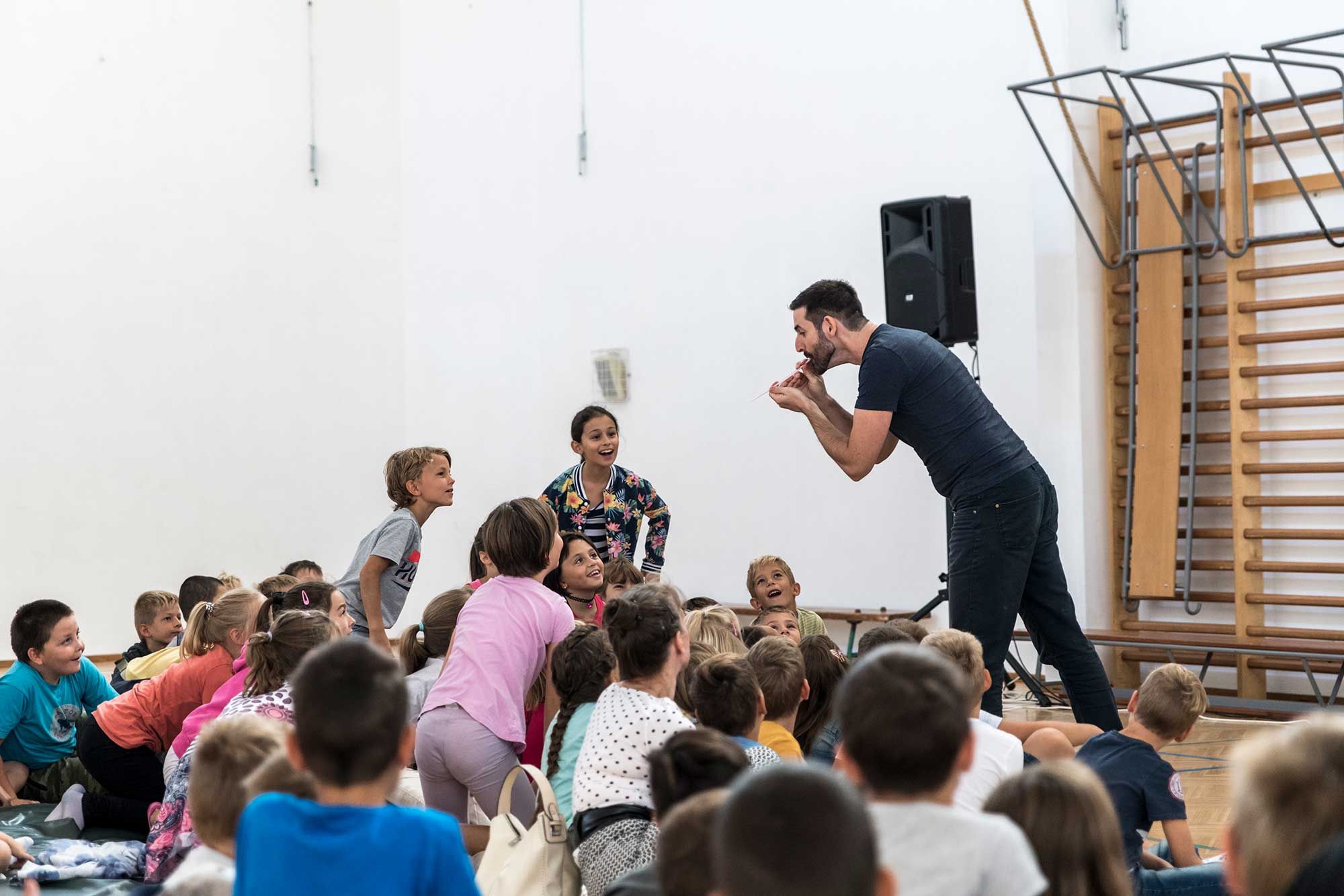 „Aki ismer, tudja, hogy mindenből hangszert készítek”