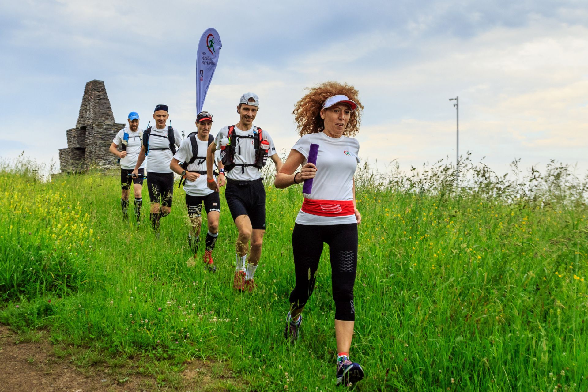 Ötszáz kilométeres jótékonysági futás két nemes célért