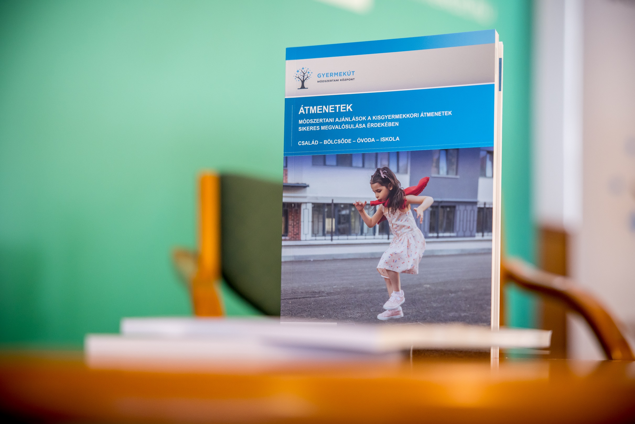 Az Átmenetek szakkönyvről a Retro Rádióban