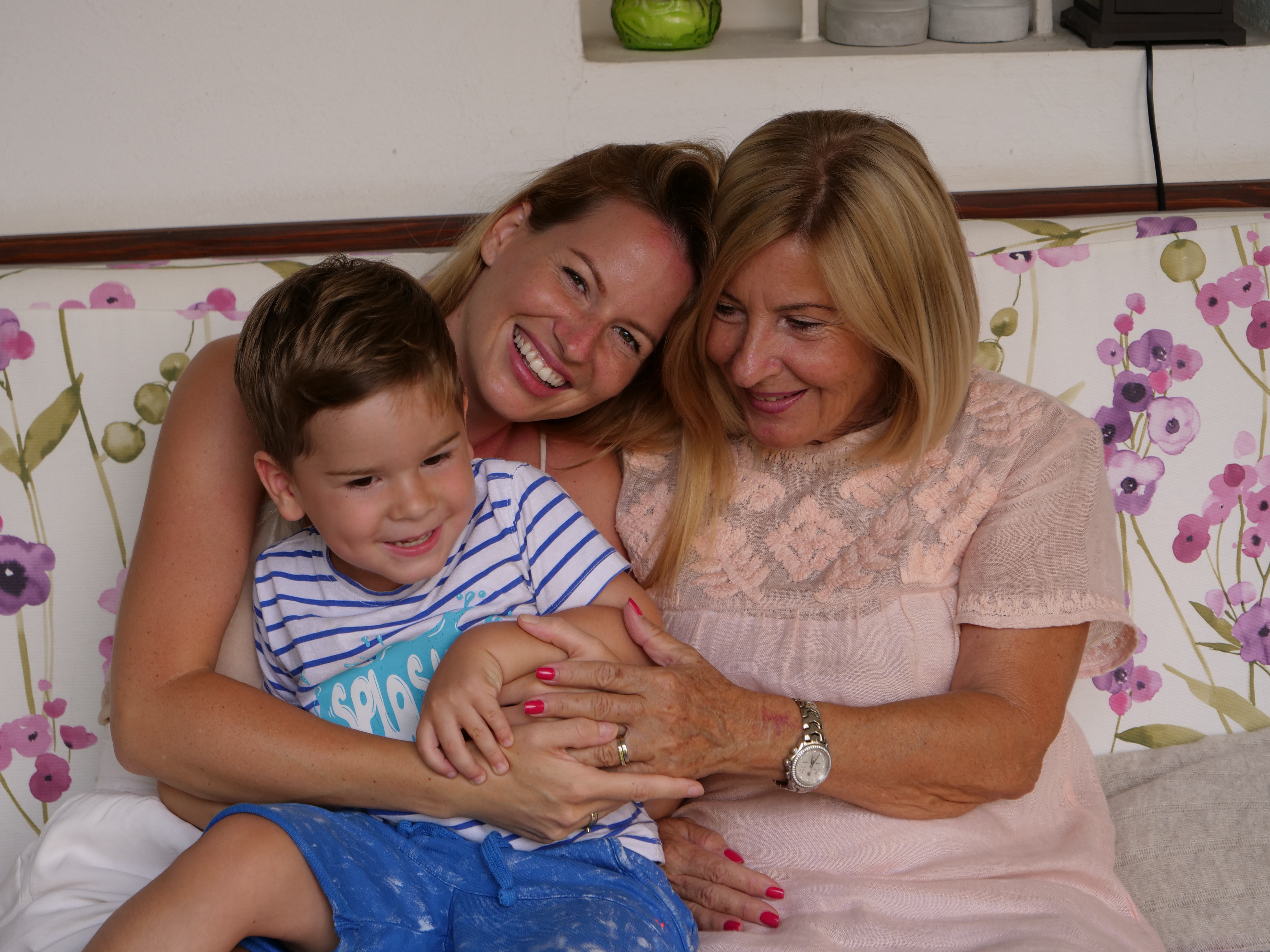 Mádai Vivien, kisfia és édesanyja