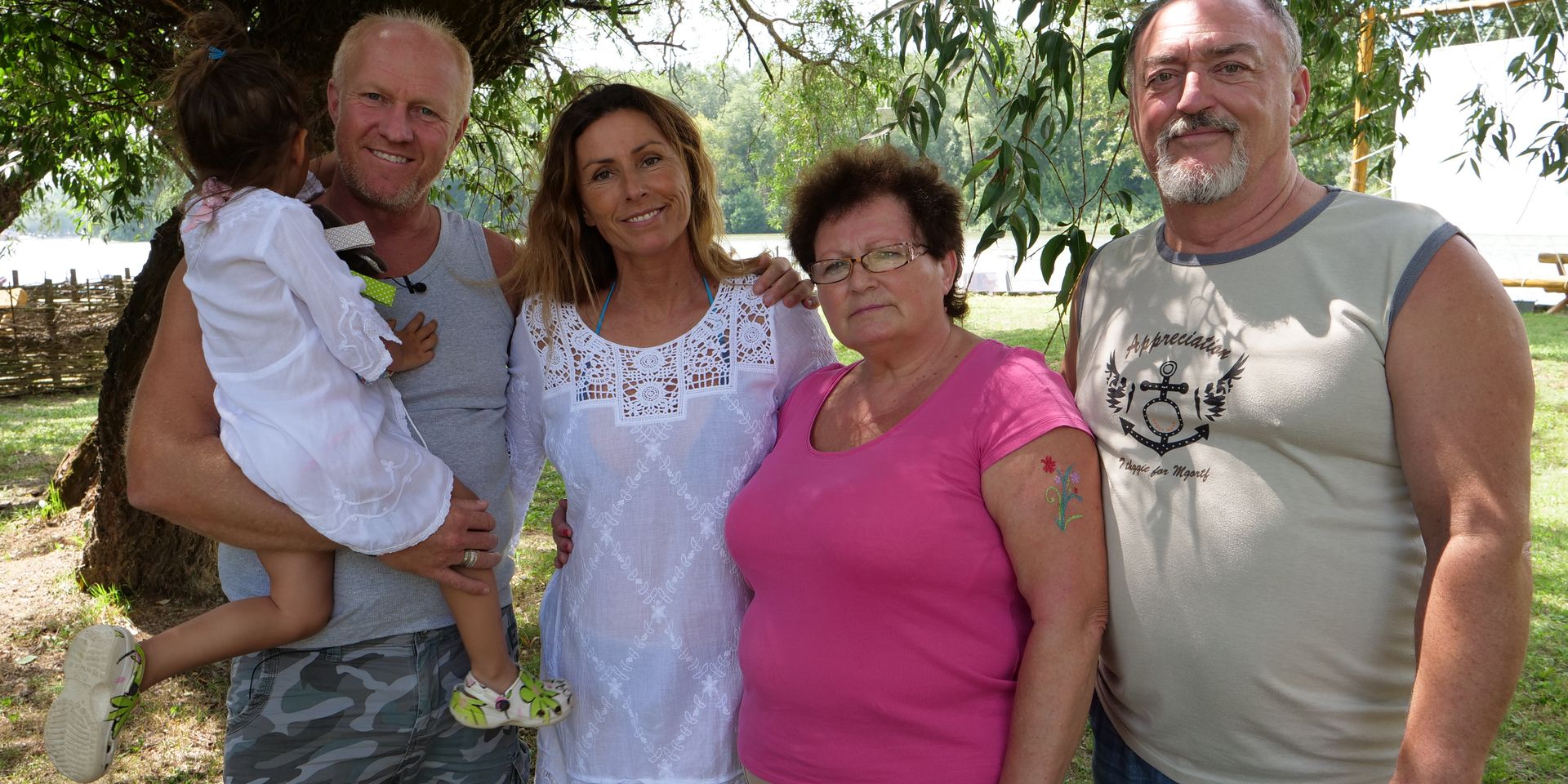 Miklósa Erika és családja