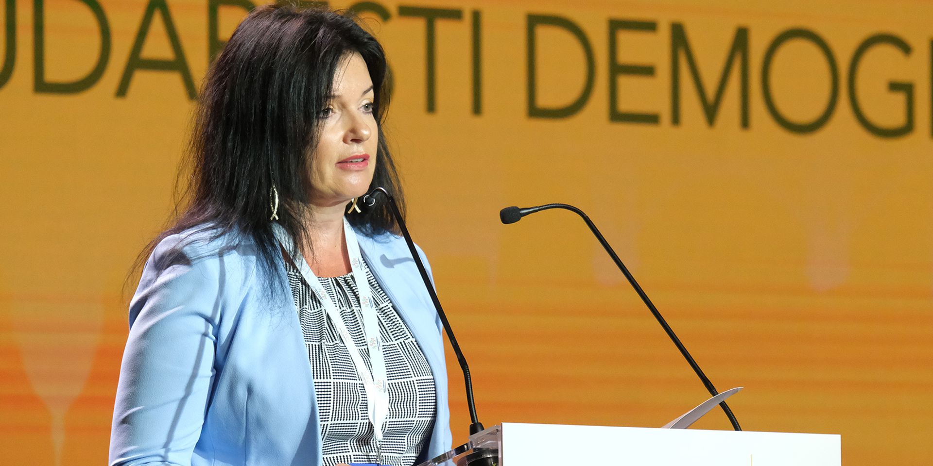 Ramona Petraviča: „Kölcsönös tisztelet és elfogadás kell a generációk részéről”