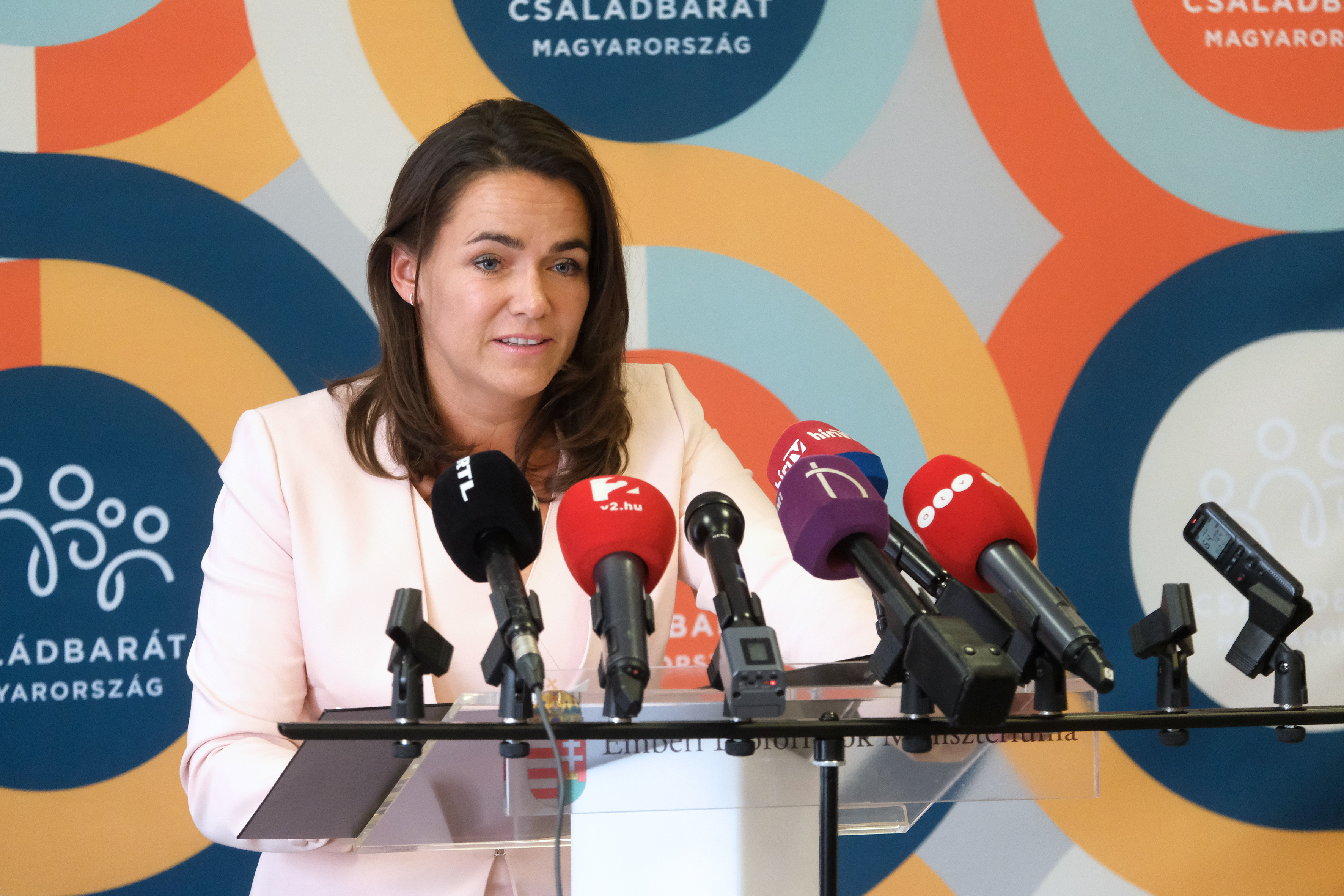 A novemberi nyugdíjjal együtt érkezik a nyugdíjprémium és a nyugdíjkiegészítés