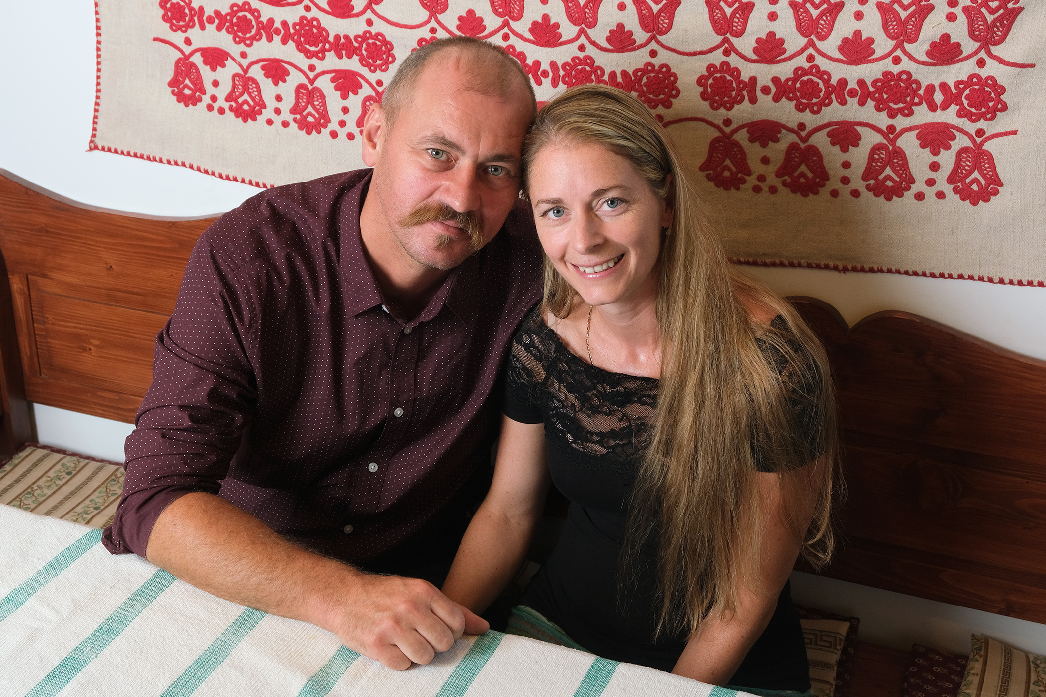 Erdélyi szerelem, sződi otthon – álomházban a néptáncos pár