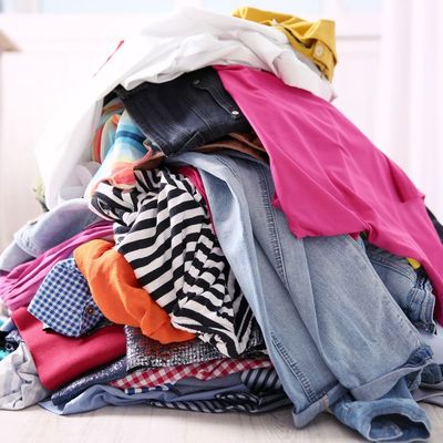 Mi lesz a sok használt ruhával?