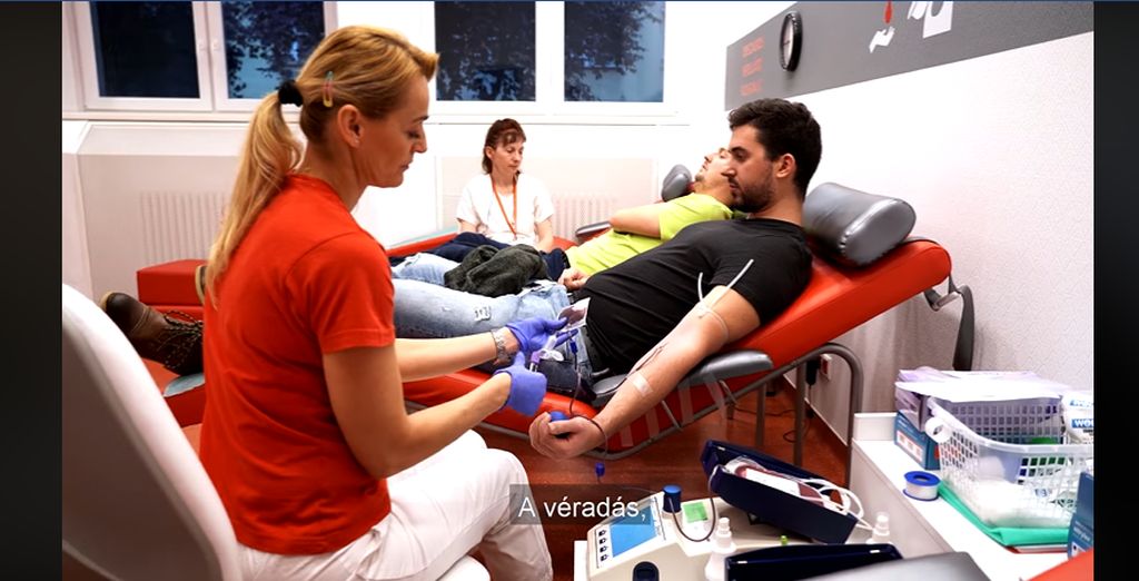 „Te mit adsz karácsonyra?” Vért esetleg?