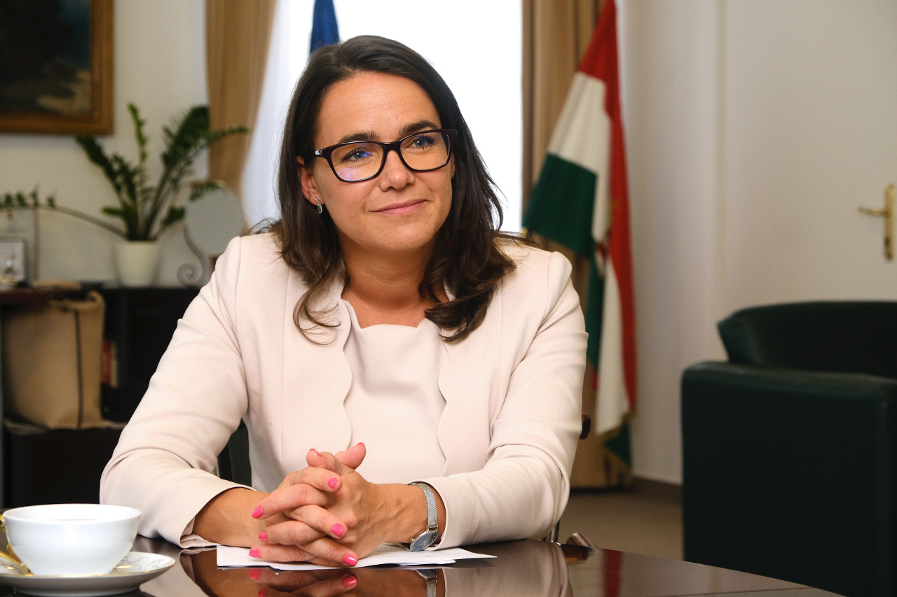 „Mi másba érdemes befektetnünk, mint a jövőt jelentő gyermekekbe?” – interjú Novák Katalinnal