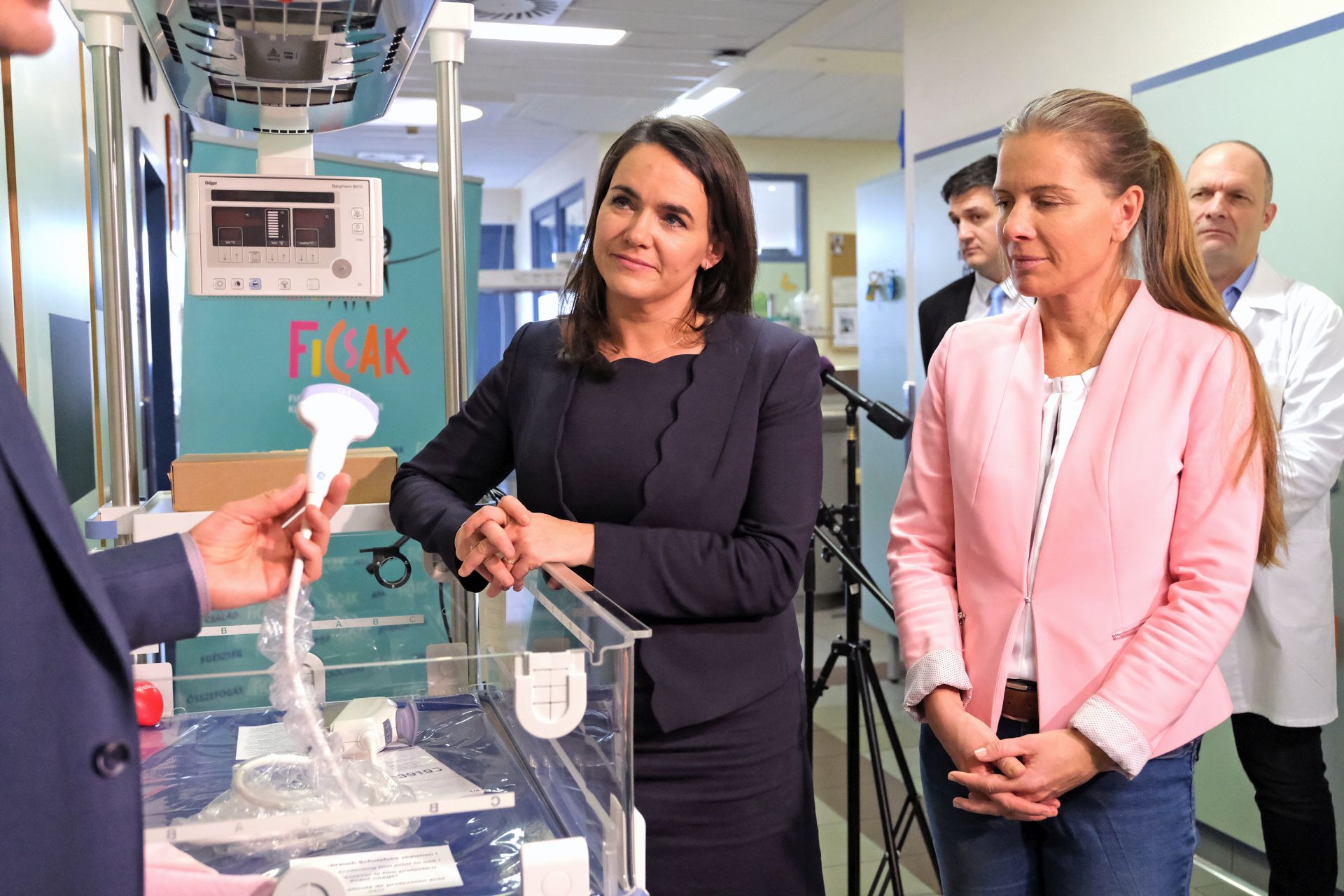 Családszervezetek gyűjtöttek inkubátorra a szívbeteg kisgyermekeknek