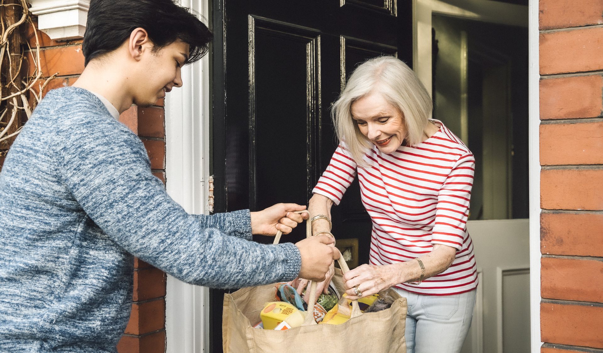 Segítsünk idős rokonainknak a koronavírus elleni védekezésben!
