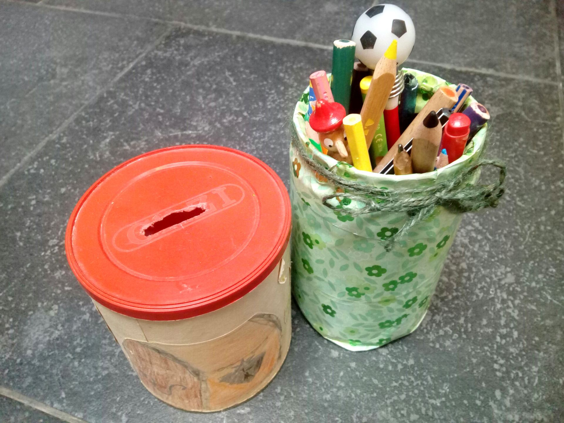 Ceruzatartó vagy persely konzervdobozból