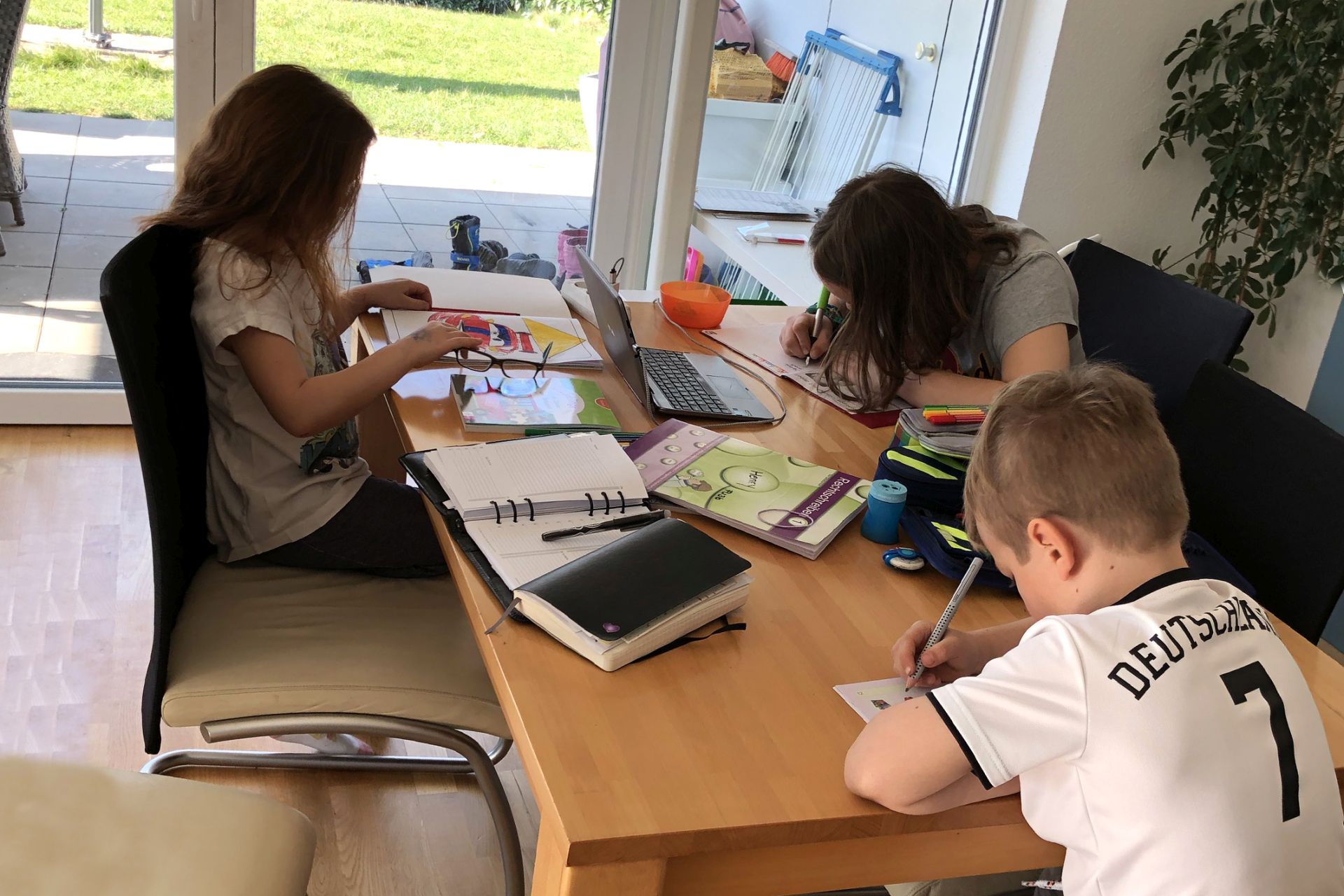 Karanténkörkép határtalanul 3. rész – „Németországban mi most kacsák vagyunk”