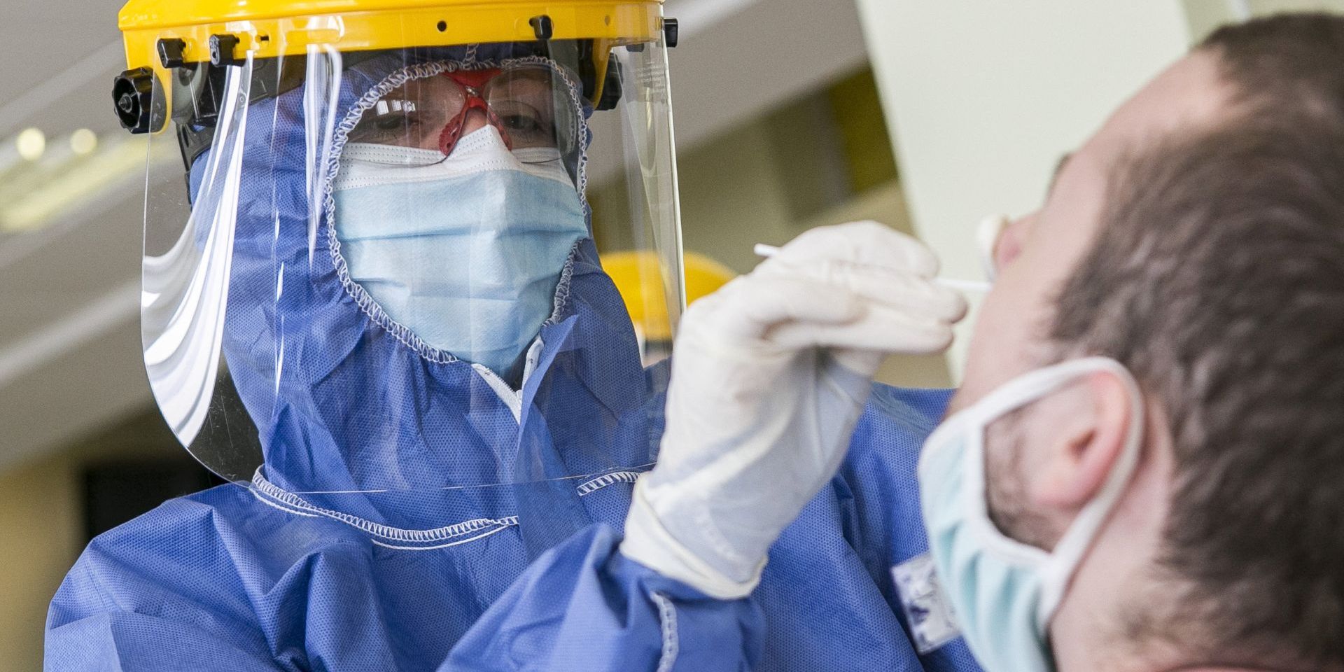 Kiderülhet, mikor ér véget a járvány – Országos koronavírus szűrővizsgálat indult  