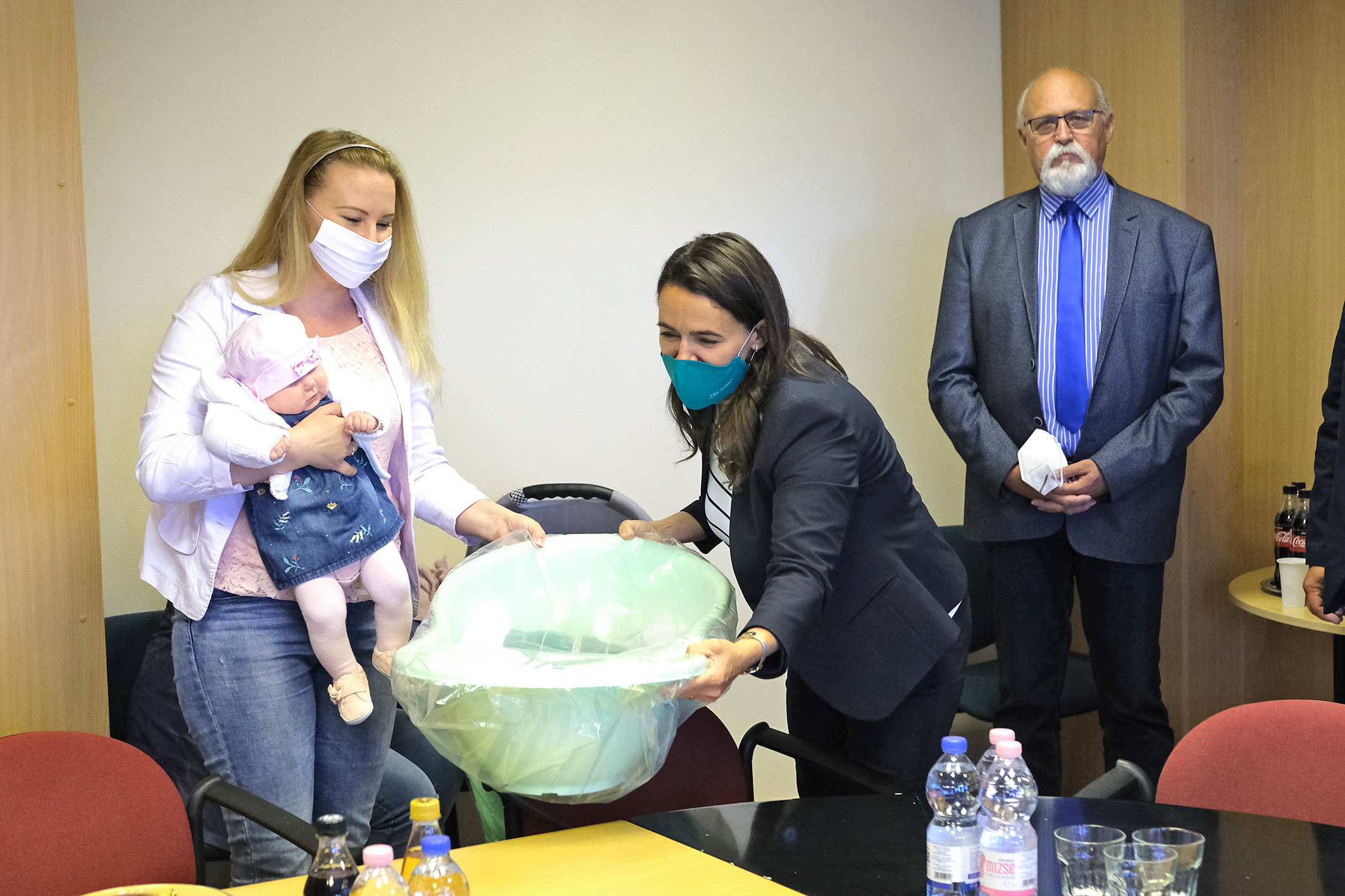 Babakelengyével segítettek a hátrányos helyzetű térségekben 