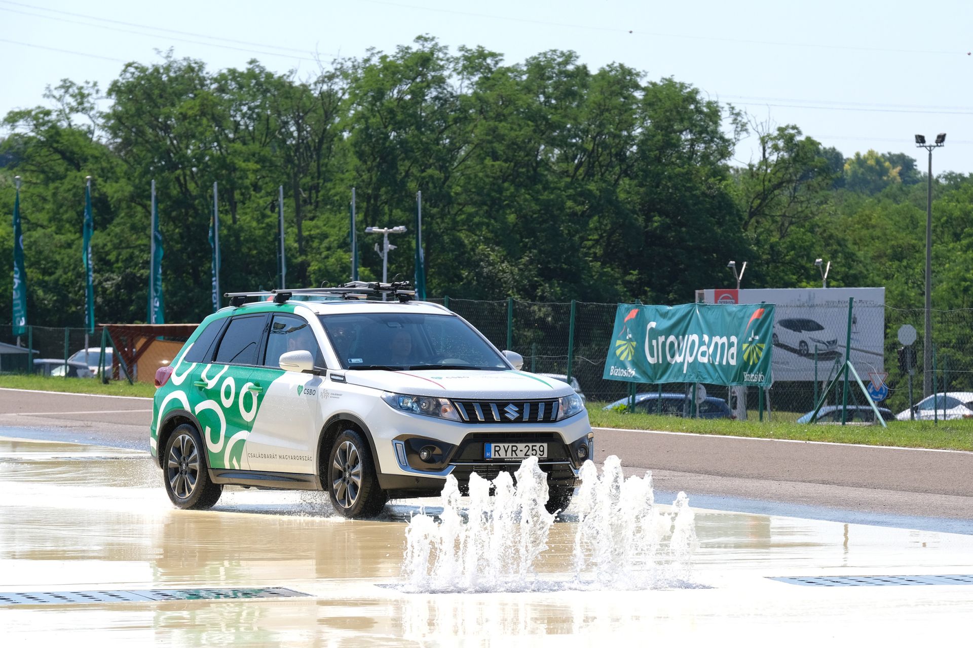 Újabb segítség a kisgyermekes szülőknek – visszaigényelhetik a KRESZ-tanfolyam költségeit