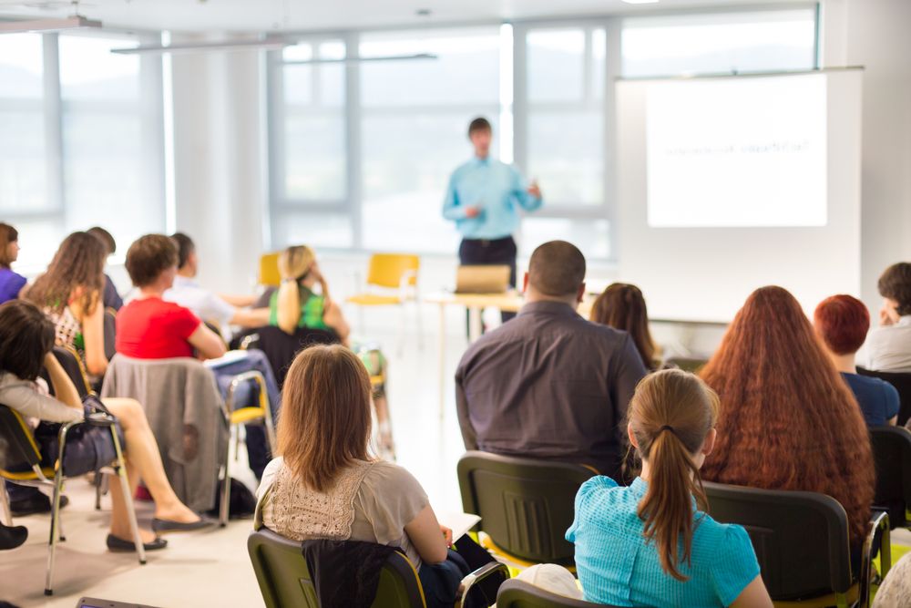 „Kérdésekkel keressük a válaszokat” – szupervízori segítség gyermekekkel foglalkozó szakembereknek 