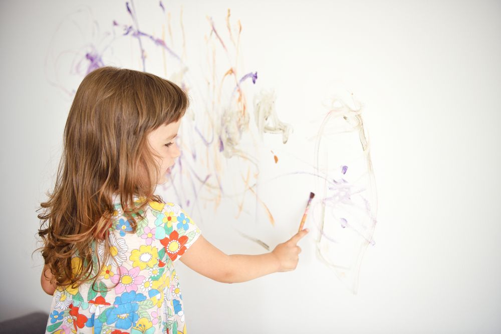 5 tipp, hogy a gyerek ne rajzolja tele a falakat