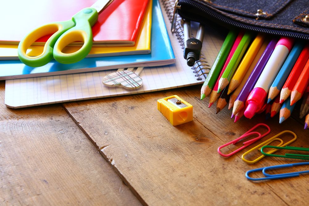 Ingyenes tanszercsomagot kapnak a rászoruló iskolások