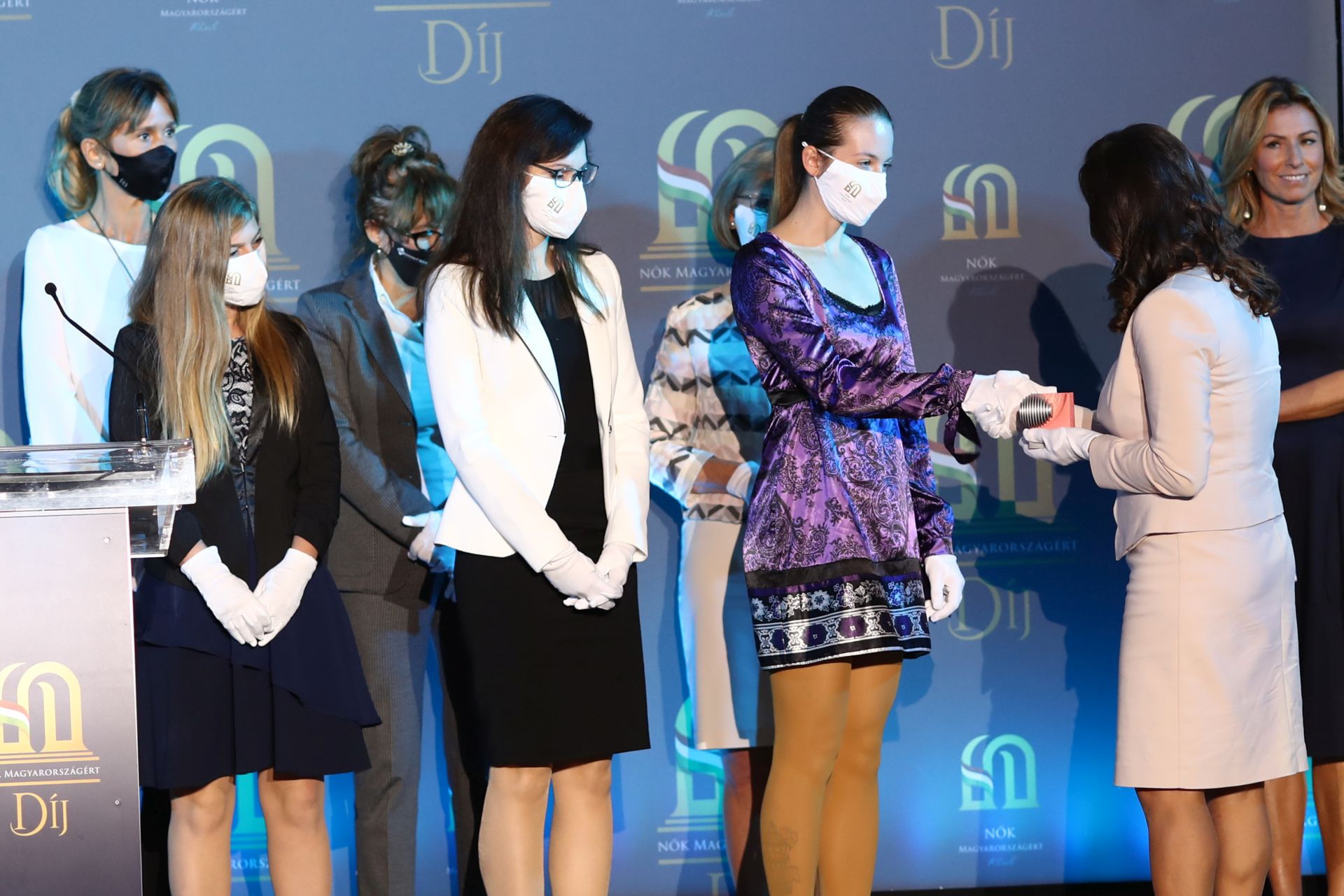 Példamutató nőket jutalmazott a Nők Magyarországért Klub