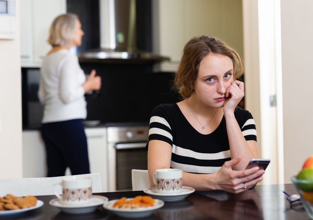Kötelező telefon vagy örömteli beszélgetés? – kapcsolat a szülőkkel