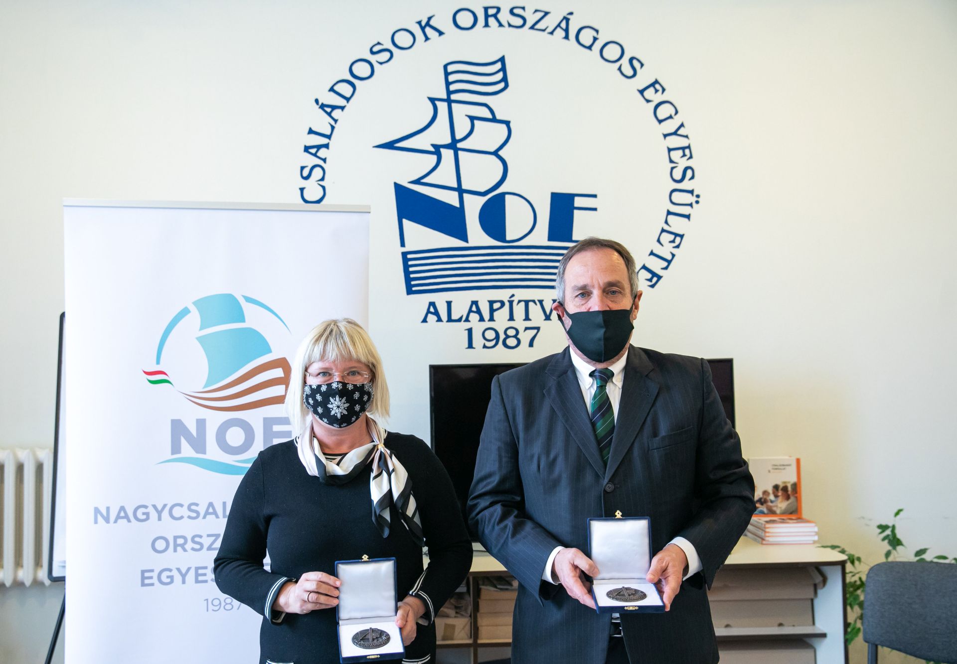 Gál Kinga és Hölvényi György kapta a NOE-díjat