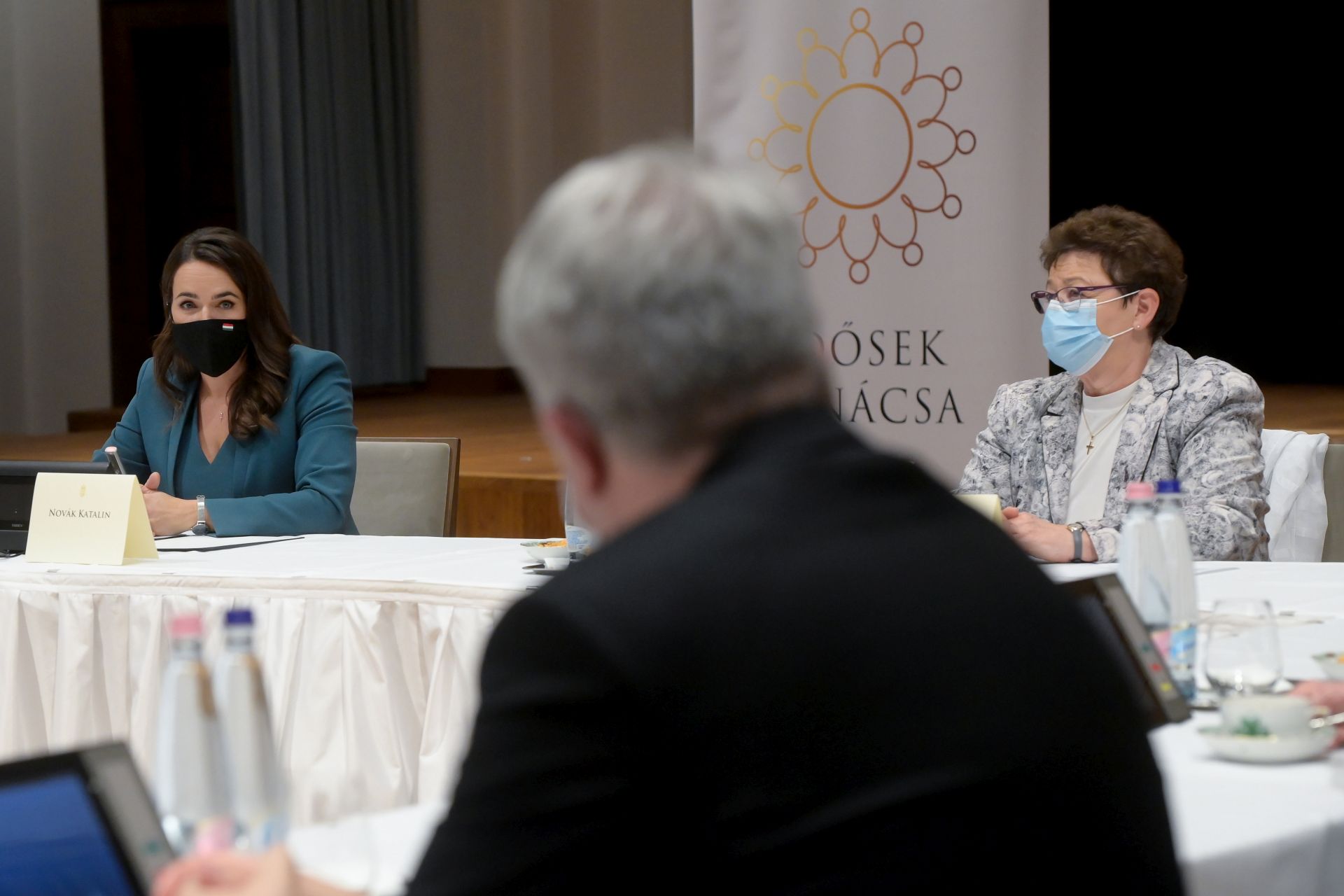 Az időseket védő intézkedések ismételt bevezetését mérlegeli a kormány