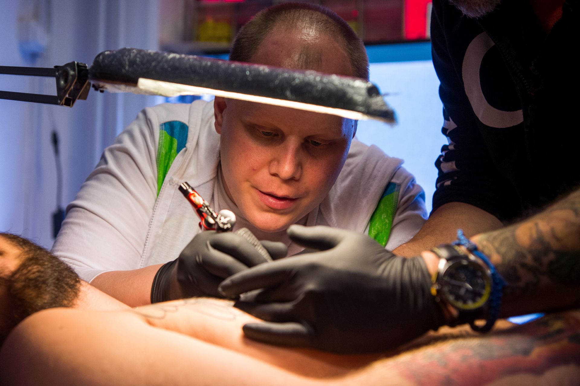 Nagykövetségen és tetoválószalonban is kiprobálhatták magukat a fogyatékkal élő emberek