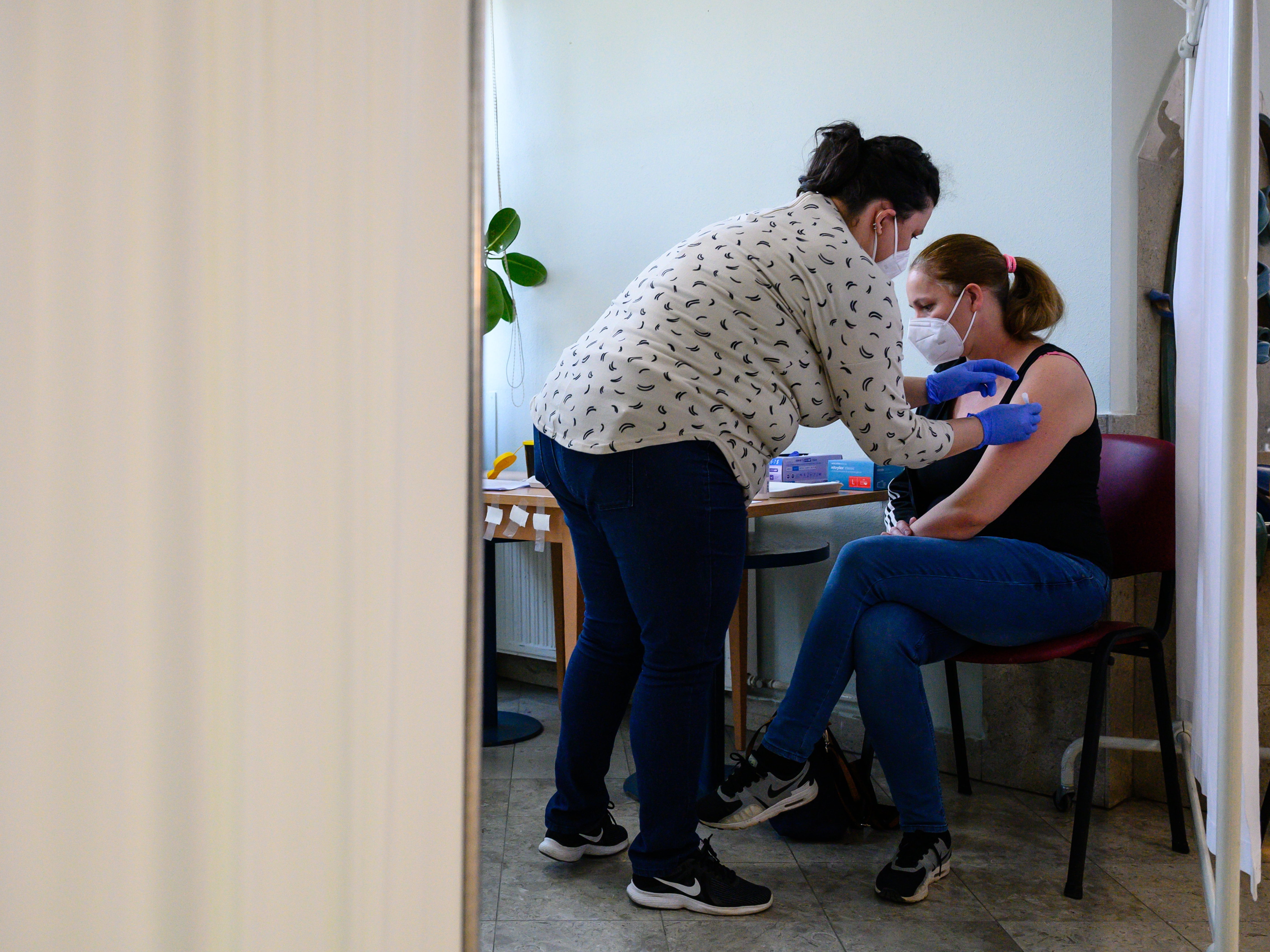 A háziorvosuktól igényeljék az oltást a kismamák! 