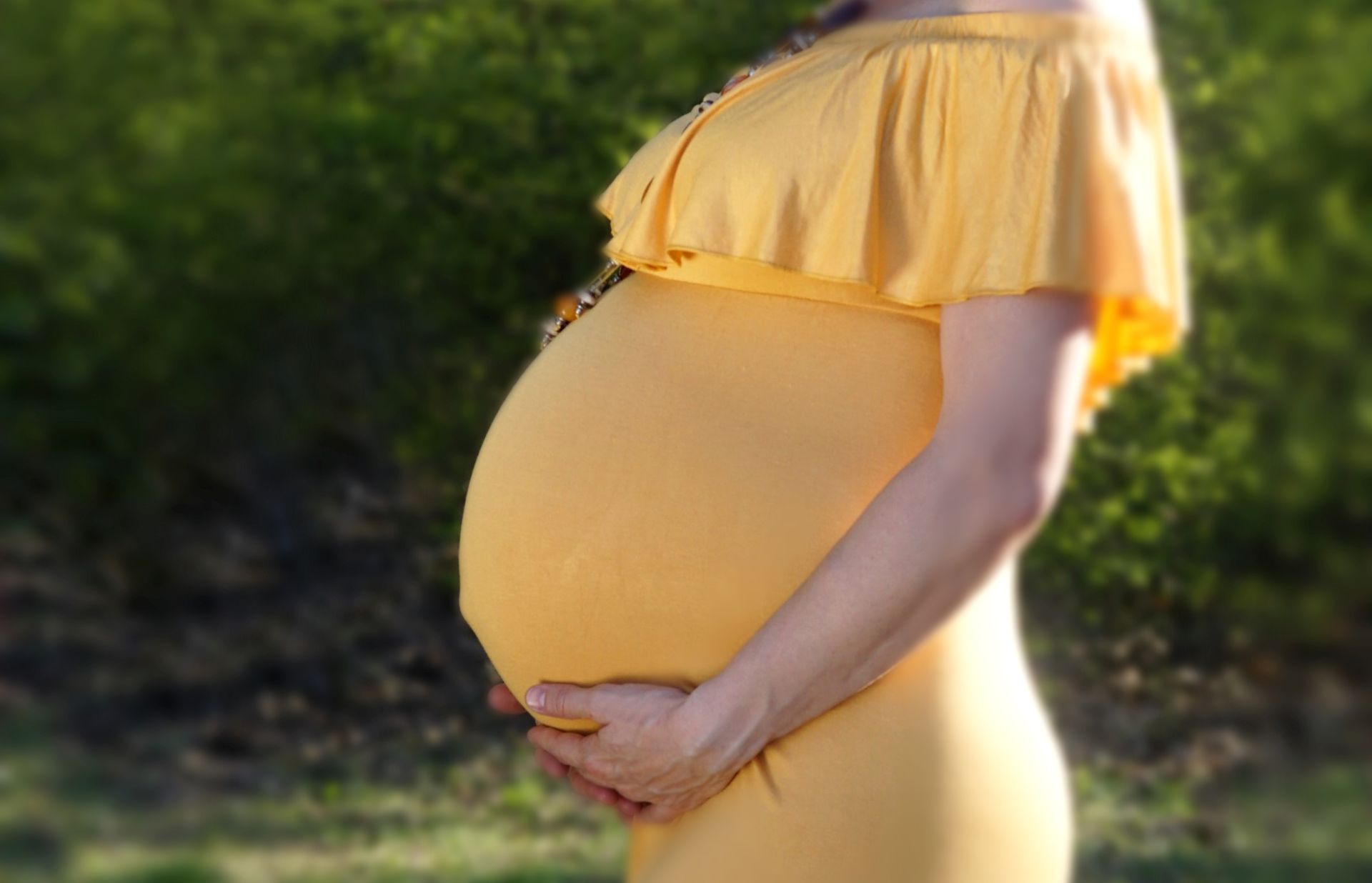 Császármetszés – hegszövetbe zárt történetek