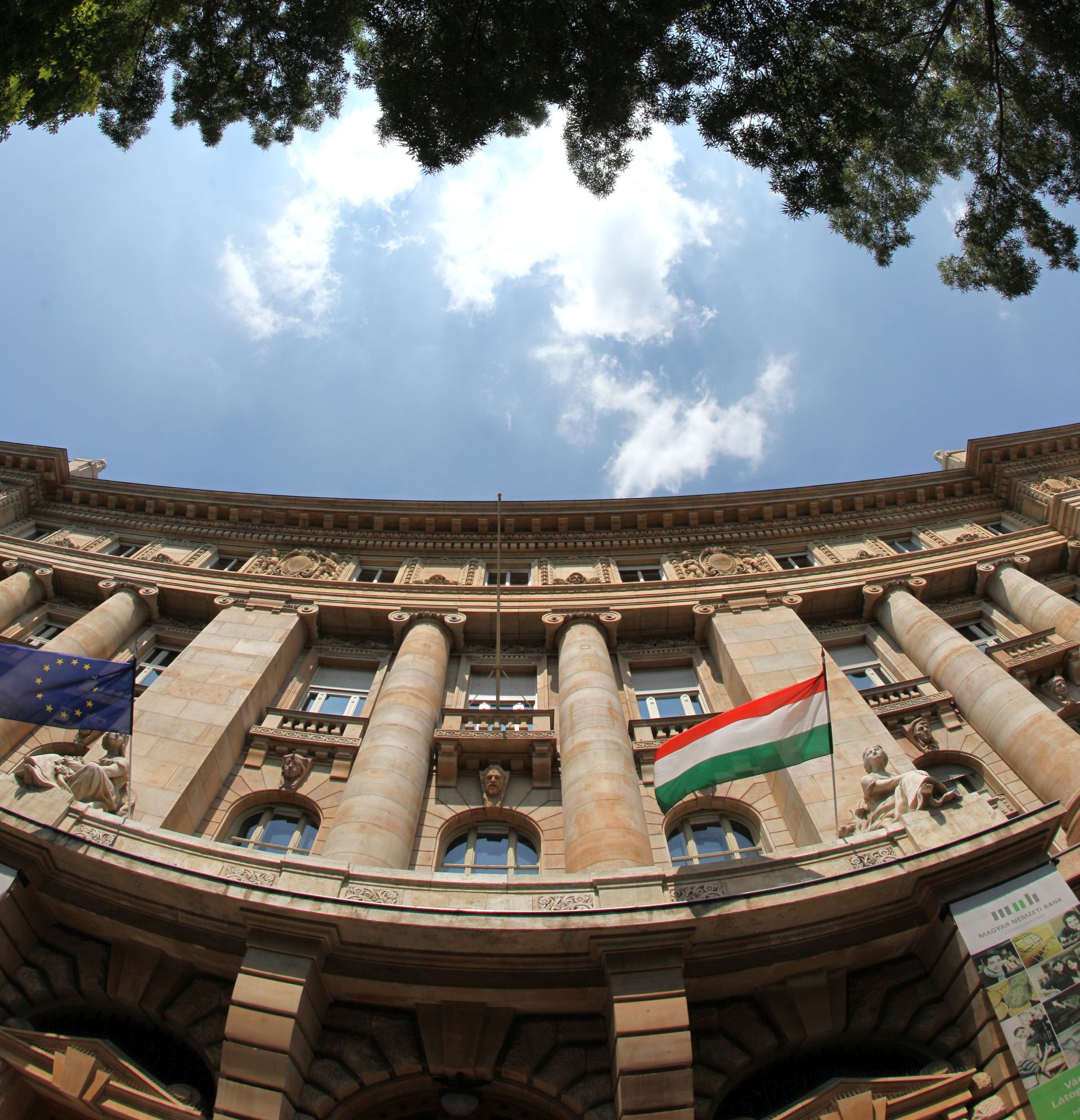 Újra személyesen intézhetjük ügyeinket az MNB Ügyfélszolgálaton