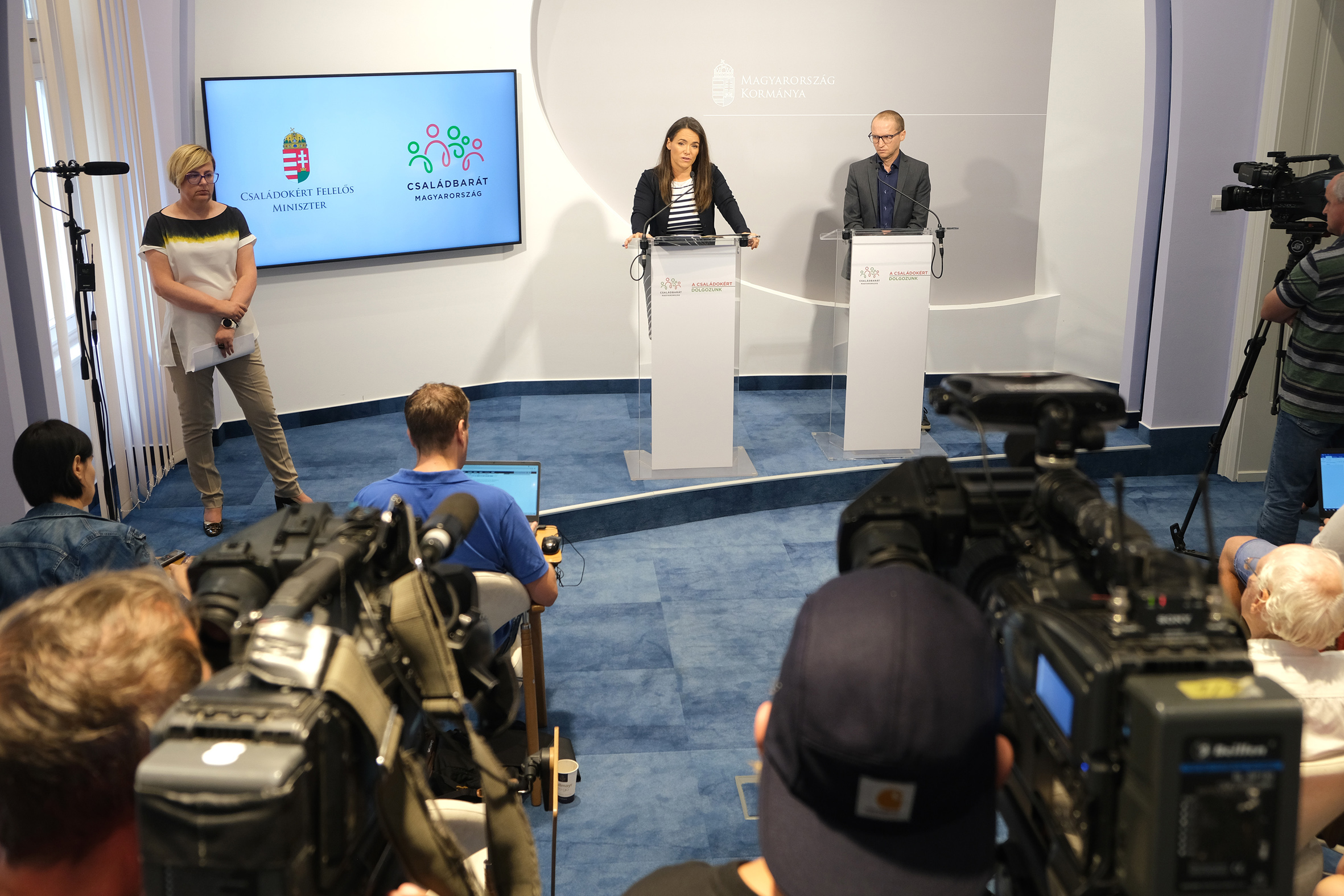 Javuló hazai bölcsődehelyzet, újabb támogatást kapnak a cukorbetegek