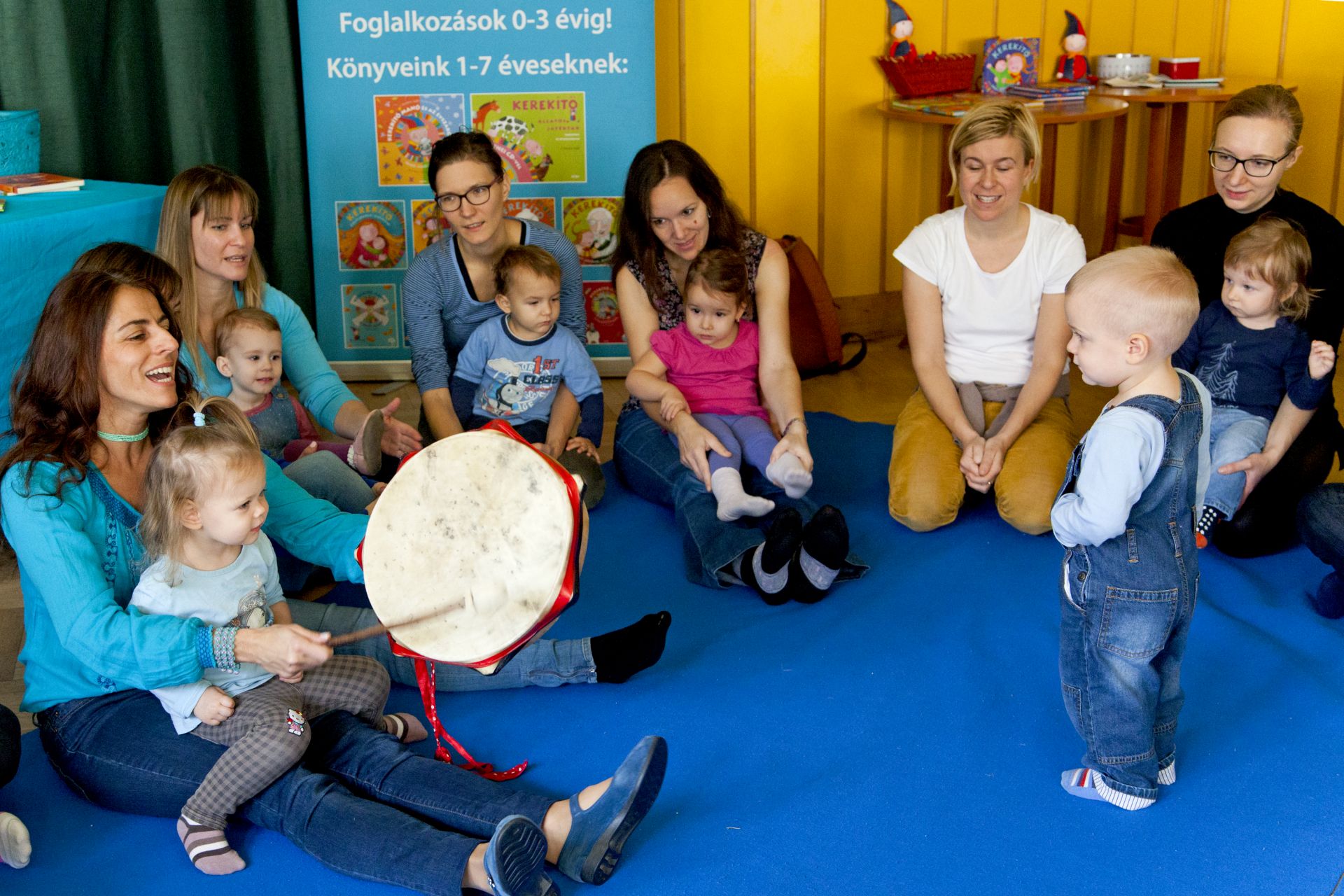 Fülbemászó dallamok hullámhosszán – milyen zenét hallgasson a gyerek? 