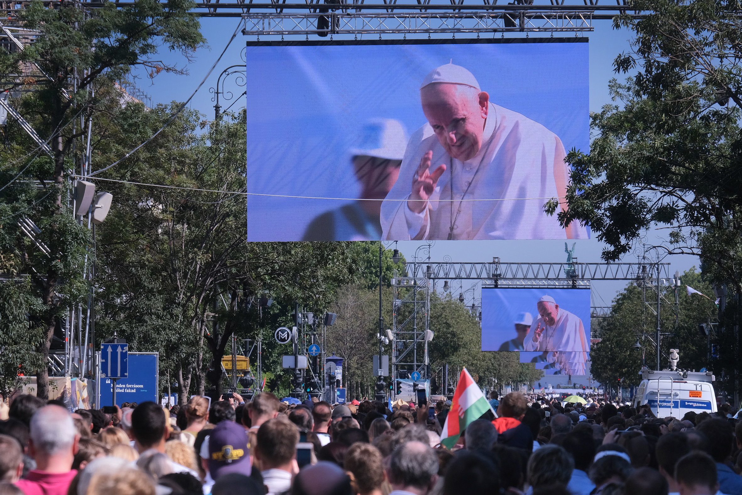 Ferenc pápa a családok védelmét sürgette a "demográfiai télben"