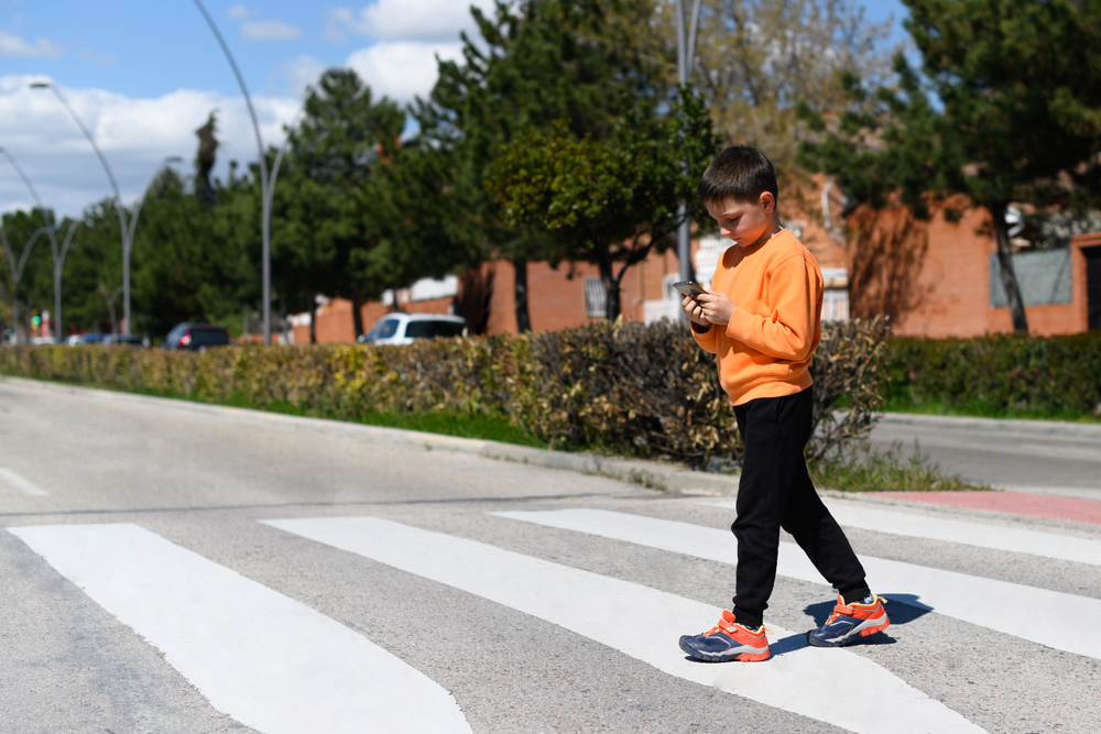 Ne meredjünk a mobilunkba! – új tanév, új balesetforrások