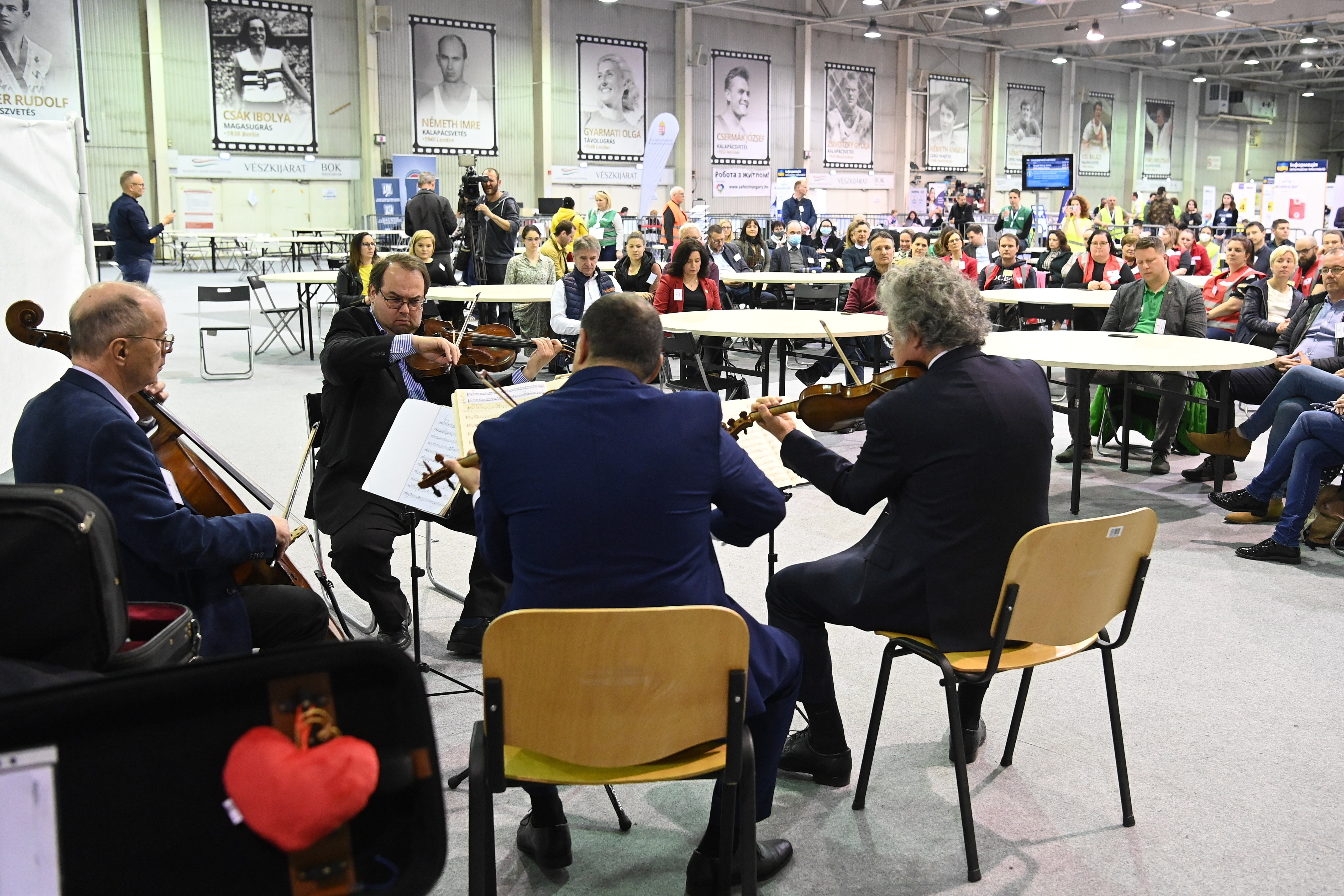 A humanitárius tranzitponton koncertezett a Kodály vonósnégyes 