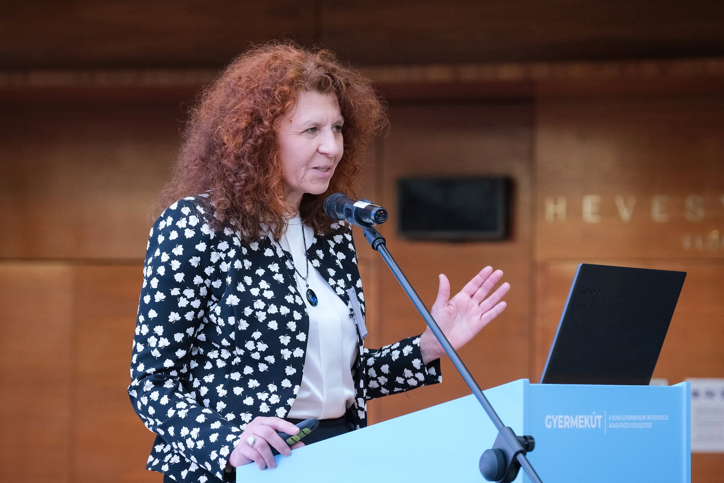 Szakemberek ezreinek képzésében segített a Gyermekút