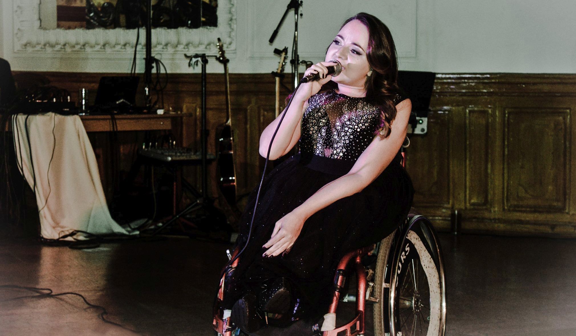 „Ahogy elkezdek énekelni, számomra eltűnik a kerekesszék”